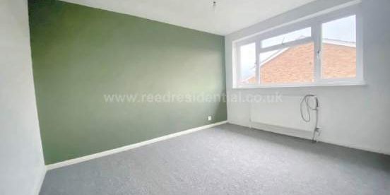 3 bedroom property to rent in Canvey Island - Photo 3