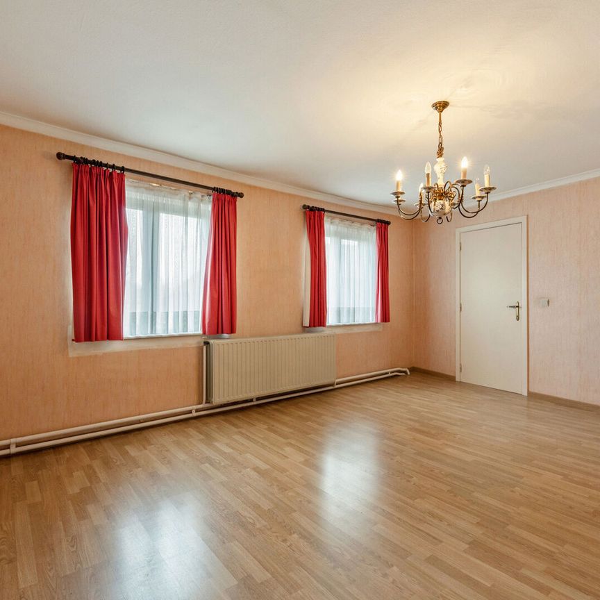 Ruime eengezinswoning met authentieke charme in Koninksem - Photo 1