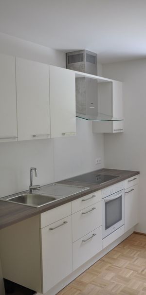 Helle 3-Zimmer-Wohnung mit Einbauküche, Balkon und Carportparkplatz - Photo 1