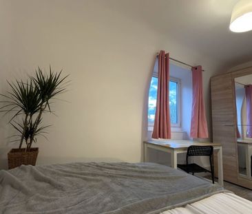 Room in a Shared House, Netherby House, SW8 - Photo 6