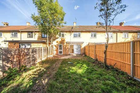 3 bedroom terraced house to rent - Photo 3