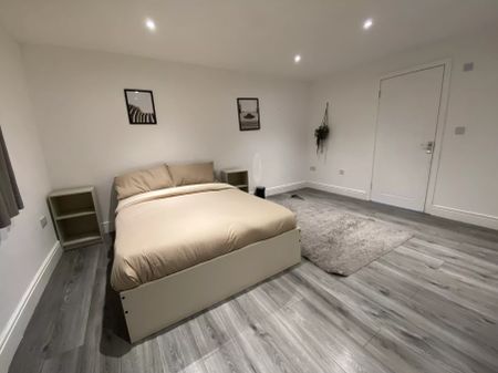 Compact Ensuite - Photo 3
