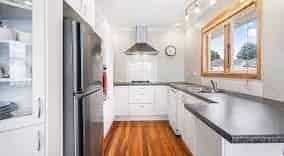 Three-bedroom home in Te Atatu Peninsula - Photo 3