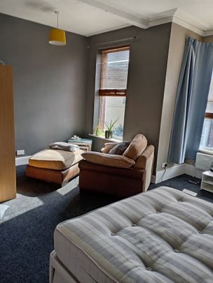 Room in a Shared House, Egerton Street, CH45 - Photo 1