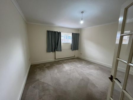 4 bedroom link detached house to rent - Photo 3