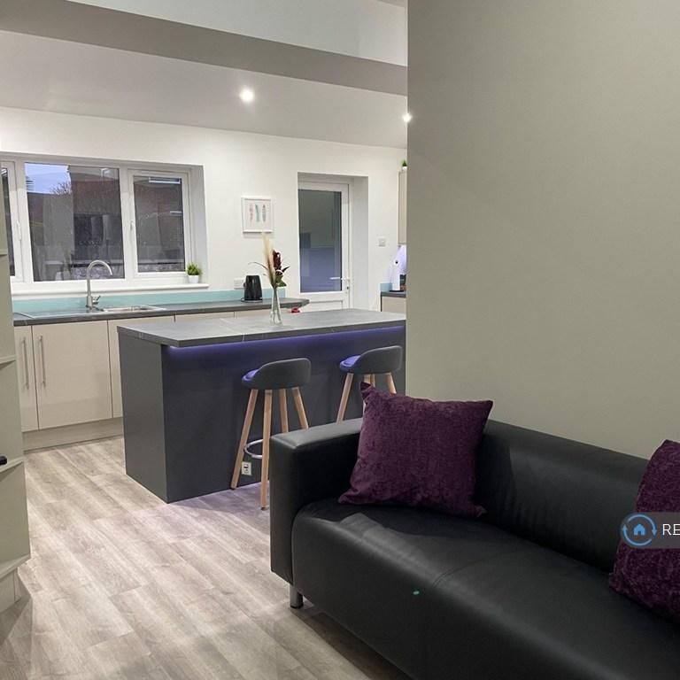 1 bedroom in a house share to rent - Photo 1