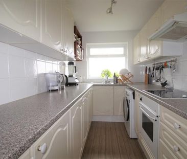 15, Warren Road, Guildford - 2 bedrooms Property for lettings - Sey... - Photo 1