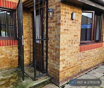 4 bedroom terraced house to rent - Photo 6