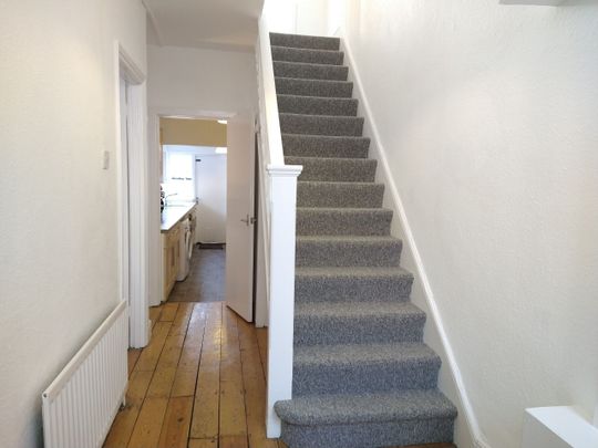 Double Room- Just off Gloucester Road - Photo 1