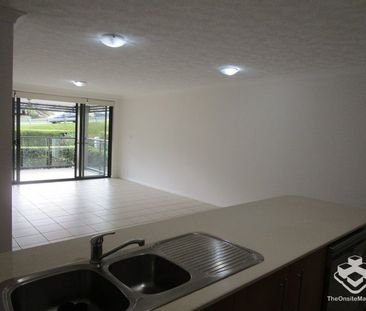 Easy living withing walking distance to beautiful Coolangatta - Photo 5