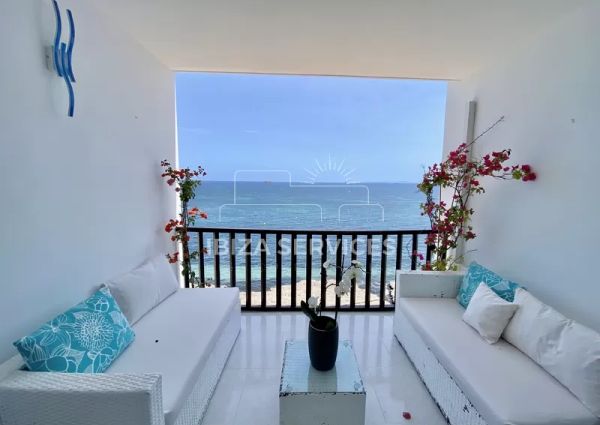 Sea front apartment of 2 bedrooms to rent in Es Vive, Ibiza