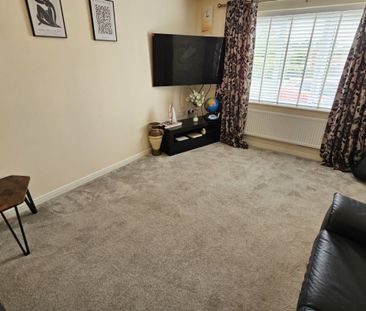4 bed Detached - To Let - Photo 2