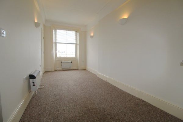 Adelaide Crescent, Hove, BN3 2JH 1 bedroom flat to rent - Photo 1