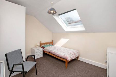 5 bedroom end of terrace house to rent - Photo 4