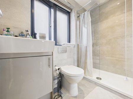 Long Lane, Staines-upon-Thames, Surrey,TW19 - Photo 5