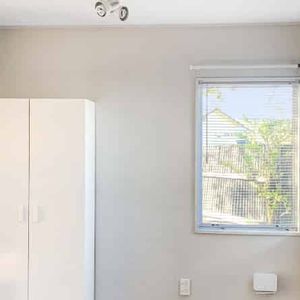 FLAXMERE - 3 BEDROOM - Photo 2