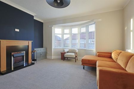 2 bedroom Flat to rent in Ferndene Grove, High Heaton, Newcastle Upon Tyne - Photo 3