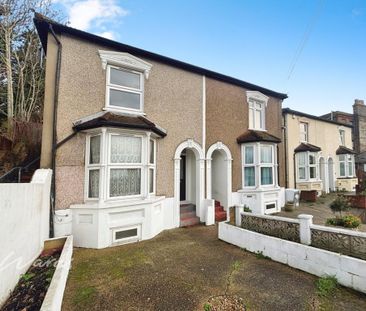 3 bedroom end of terrace house to rent - Photo 3