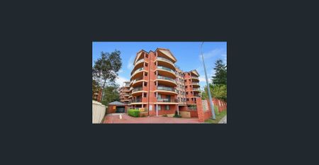 TWO BEDROOM APARTMENT MINUTES WALK TO THE STATION AND SHOPPING CENTRE! - Photo 2