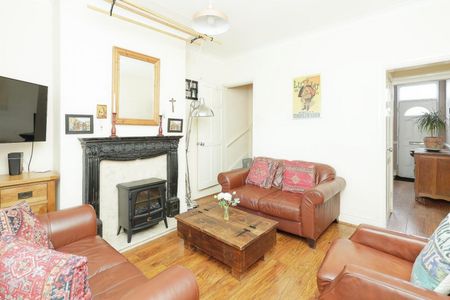 2 bedroom House To Let - Photo 2