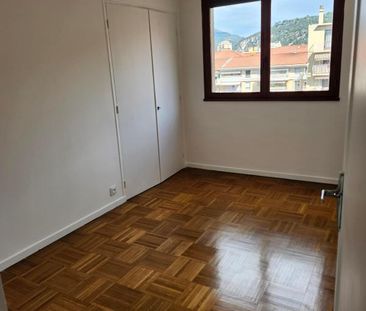 Location Appartement 3 pièces 66m² NICE 06300 - Photo 5