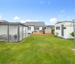 1 Room in a 3 bedroom house in Naenae - Photo 3