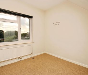 4 bedroom semi-detached house to rent - Photo 5