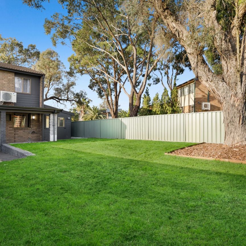 Fully renovated townhouse in the heart of Bradbury - Photo 2