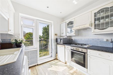 2 bedroom Flat in Bridge Court, Taplow - Photo 3