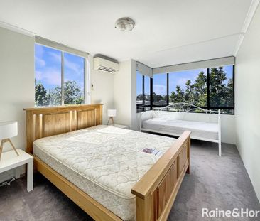 Stunning Furnished Apartment with River & City Views - Photo 5