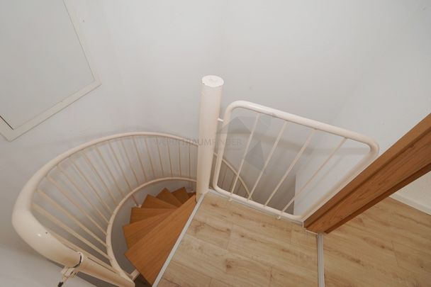 NEU renovierte Maisonette-Wohnung im Dachgeschoss mit Balkon in Marienthal - Photo 1