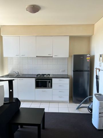 Furnished 2-Bedroom Apartment in Prime Melbourne CBD Location - Photo 5
