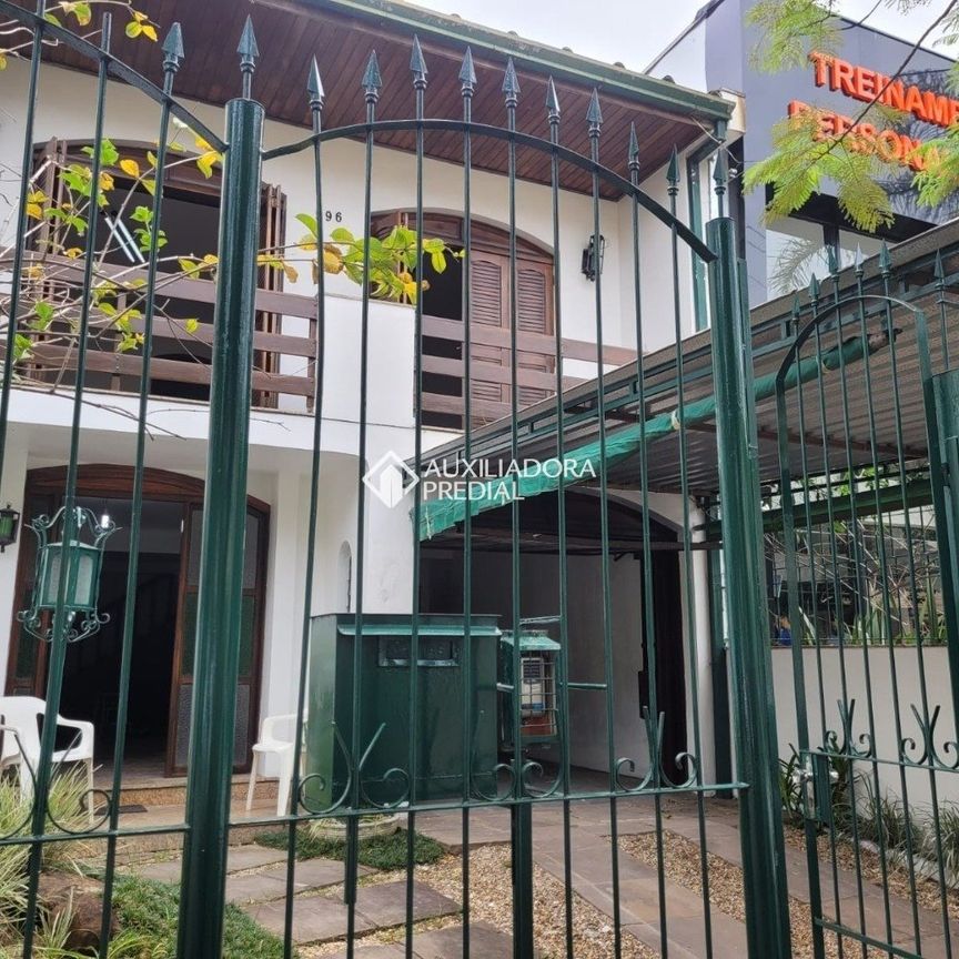 Casa com 5 quartos e 400m² para alugar em Petrópolis, Porto Alegre. - Foto 1