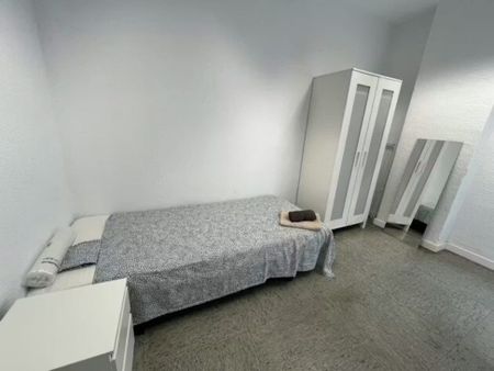 Passeig de Sant Joan, Barcelona, Catalonia 08037 - Foto 4