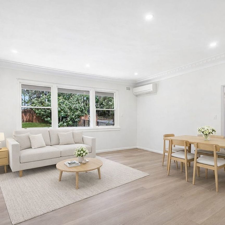 Sun Drenched Home With Modern & Spacious Interiors - Photo 1