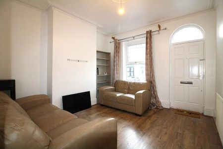 3 bedroom terraced house to rent - Photo 2