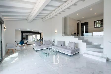 LOCATION SAISONNIÈRE - SAINTE-MAXIME - VILLA MODERNE VUE GOLF - 4 CHAMBRES - Photo 5