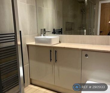 1 bedroom in a house share to rent - Photo 2
