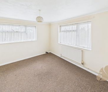 Lakeside Road, Ipswich - Photo 1