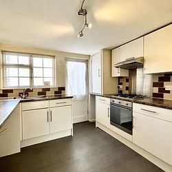 Addington Square, Margate, CT9 1NN, Kent - Photo 2