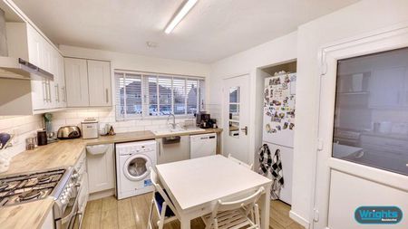 3 bedroom semi-detached bungalow to rent - Photo 2