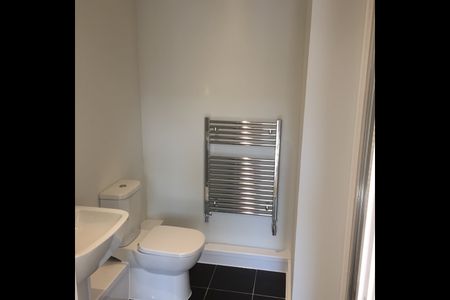 2 Bed Flat, Clarence Avenue, IG2 - Photo 4