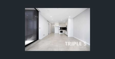 82sqm Spacious unit with study nook, enjoying bright north-west natural light - Photo 5