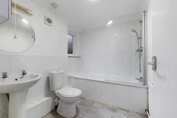 1 bedroom ground floor flat to rent - Photo 1