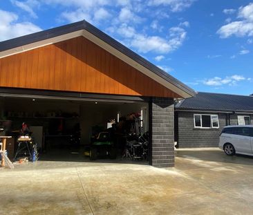 4 bedroom/3 bath includes self contained unit. - Photo 3
