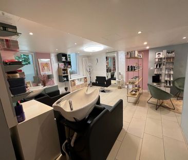 DEIN NEUER ARBEITSPLATZ ALS EIGENSTÄNDIGE/R HAIRDRESSER - Photo 4