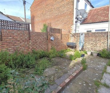 4 bedroom terraced house to rent - Photo 6