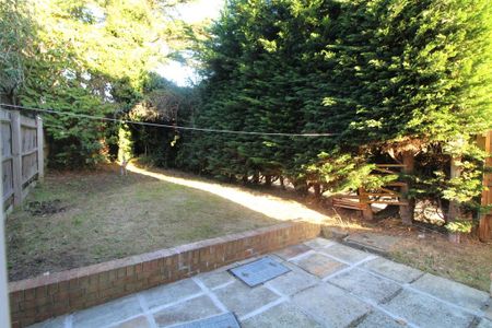 2 bedroom end of terrace house to rent - Photo 3