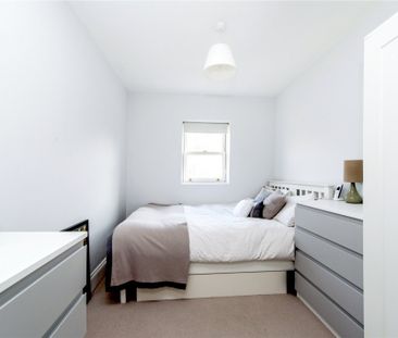 Munster Road, London, SW6 - Photo 2
