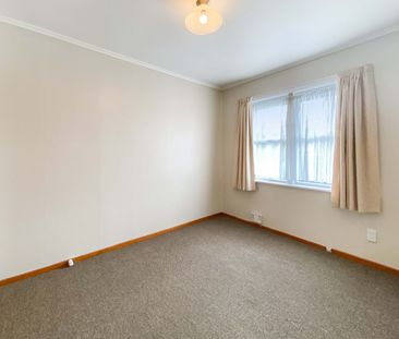 TRENTHAM LIVING - Photo 1